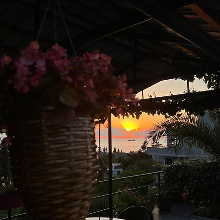 Hotel Kemeni Garden Batumi Esterno foto