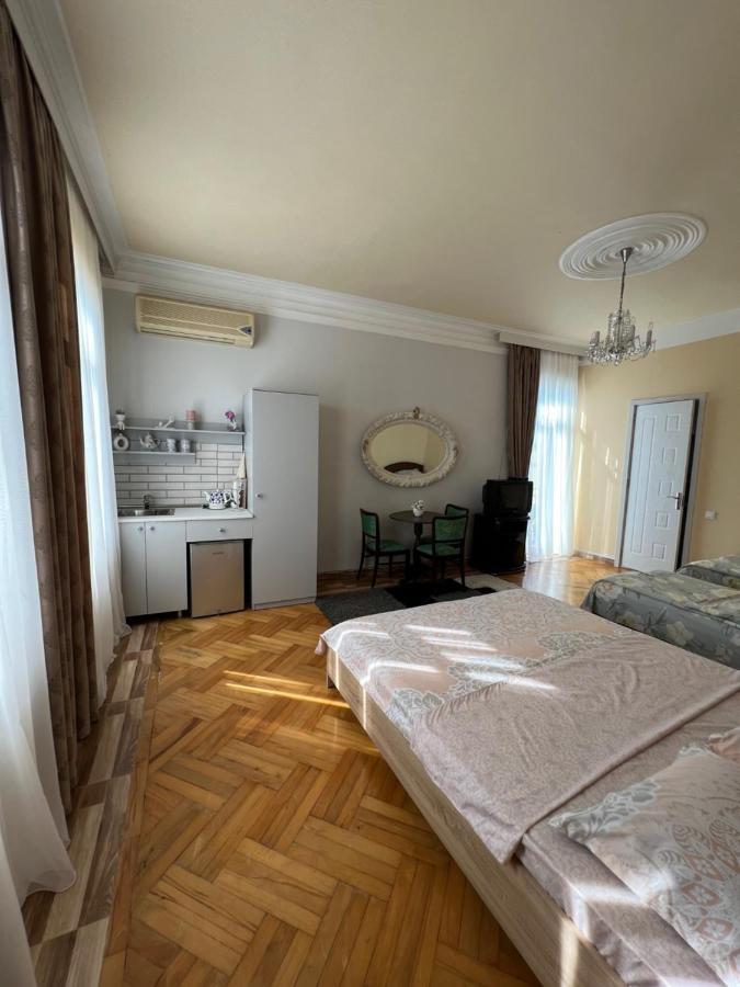 Hotel Kemeni Garden Batumi Esterno foto