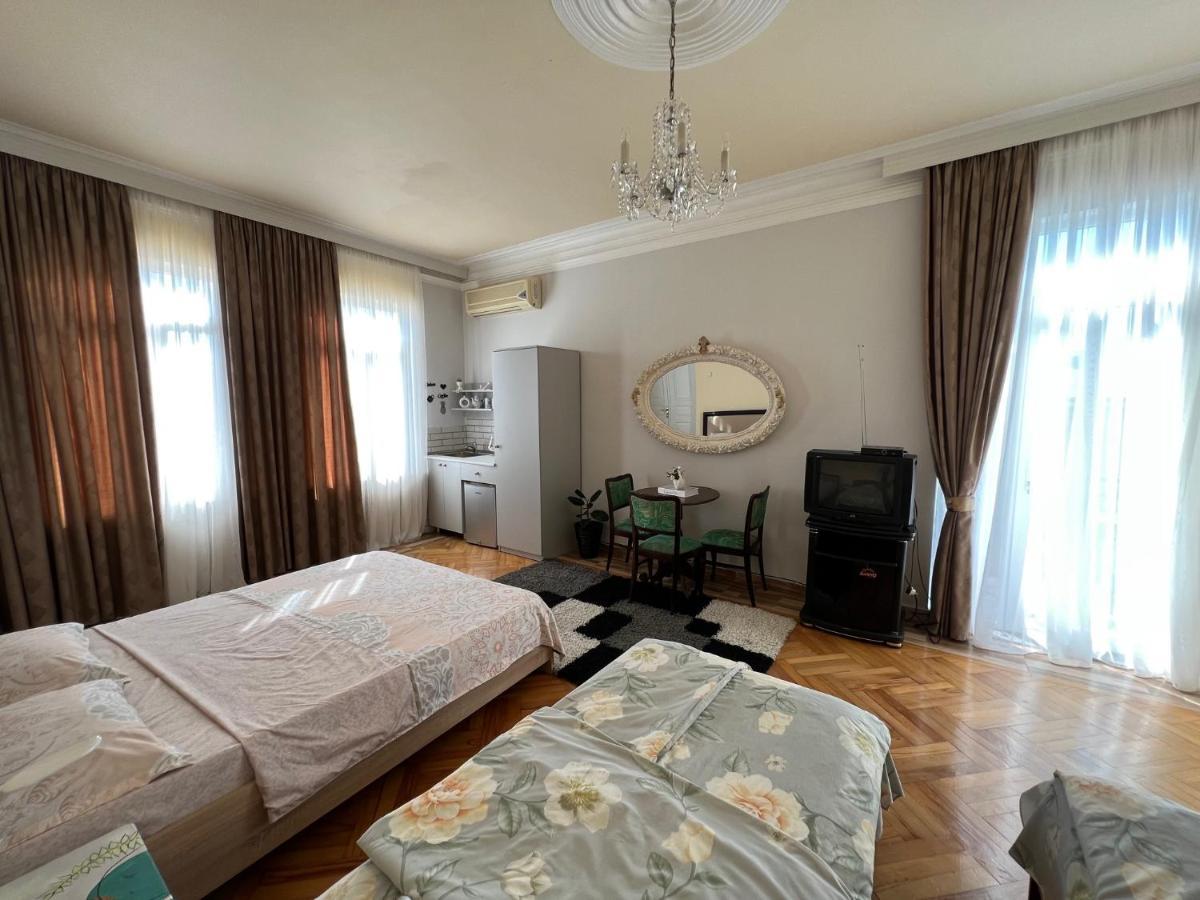 Hotel Kemeni Garden Batumi Esterno foto