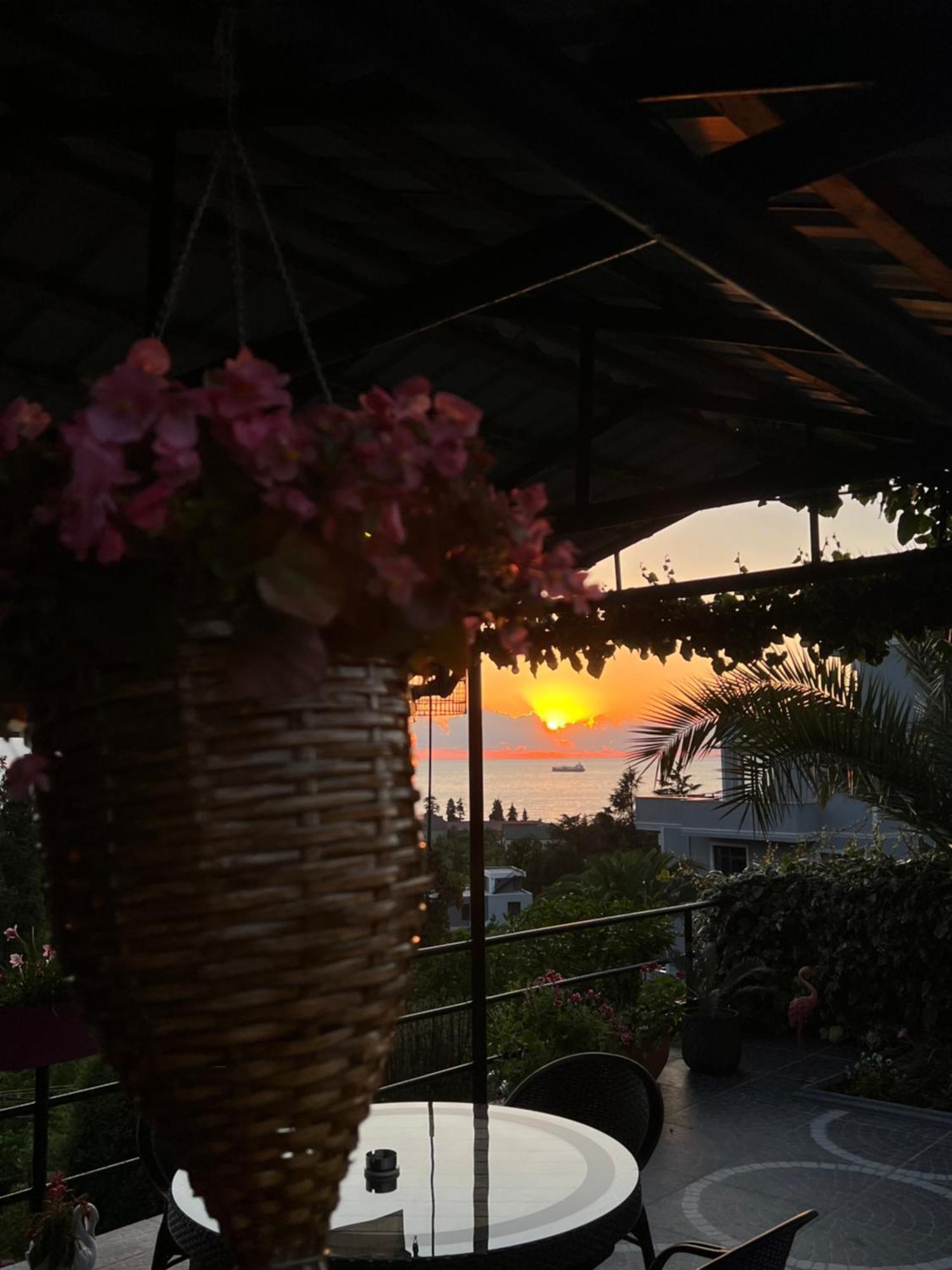 Hotel Kemeni Garden Batumi Esterno foto